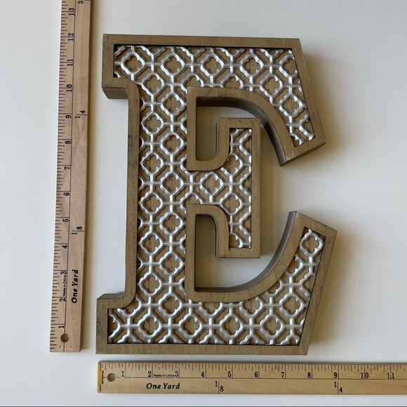 NWT HALLMARK LETTERS METAL INITIALS DECORATIVE SCALLOP SILVER DESIGN GRE… - Picture 11 of 12